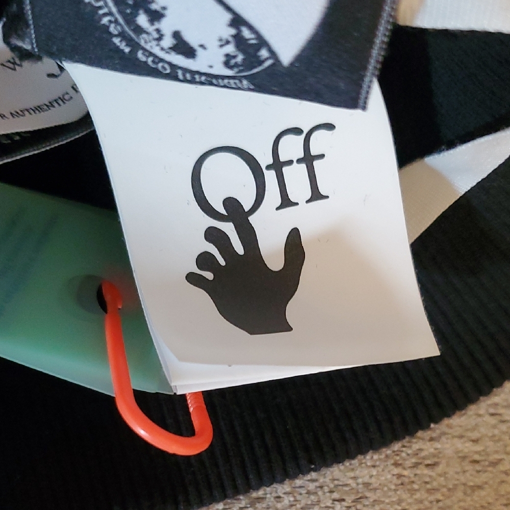 Off-White Flash $225 - Picture 5 of 9